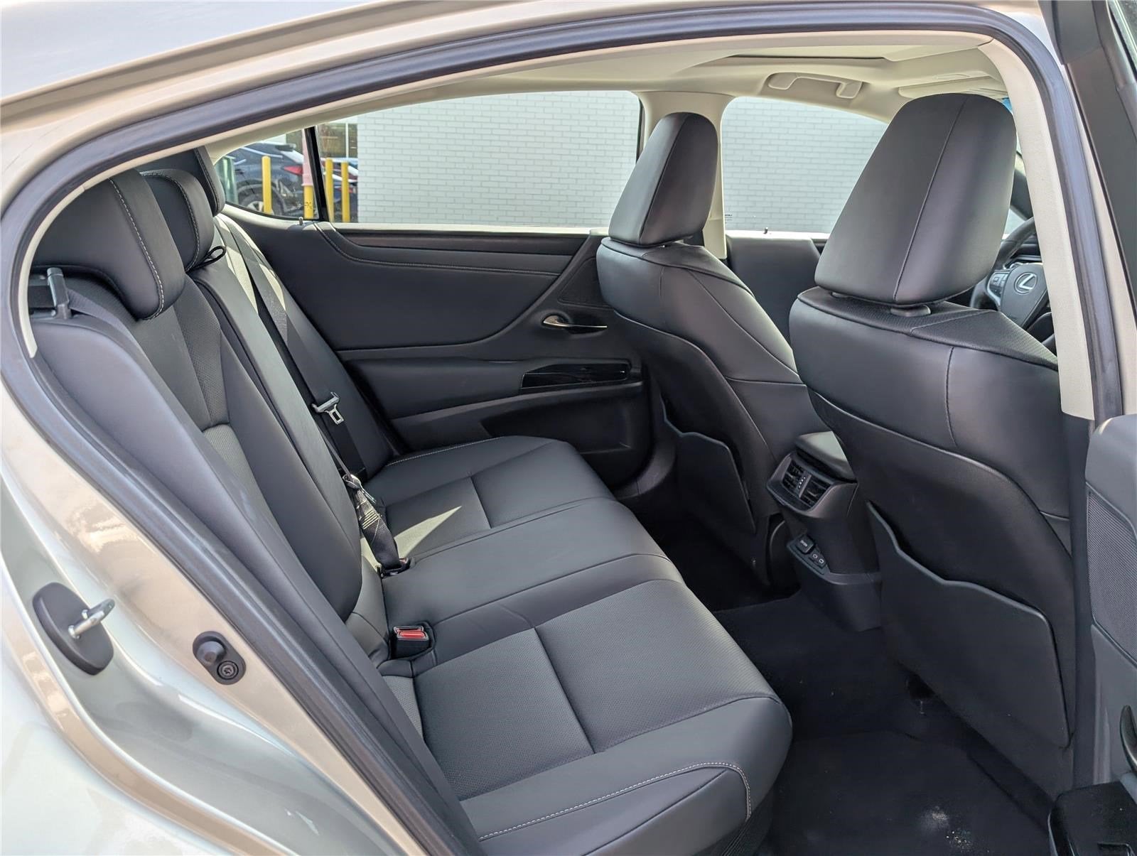 2025 Lexus ES 300h FWD