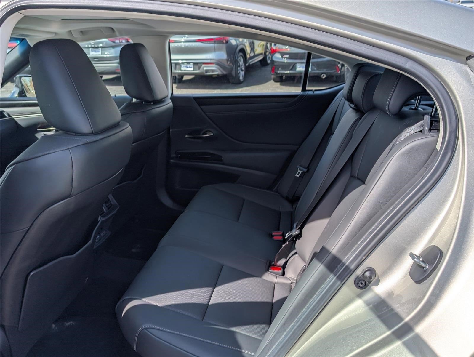 2025 Lexus ES 300h FWD