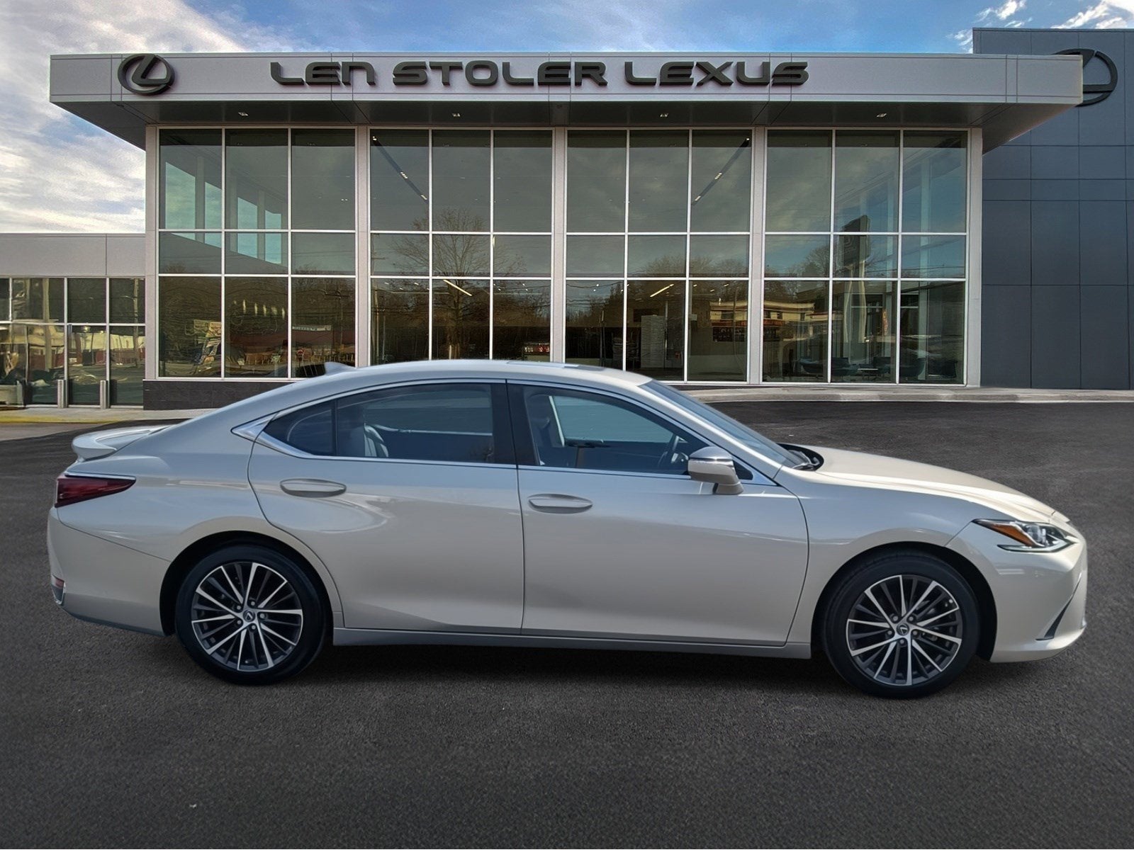2025 Lexus ES 300h FWD
