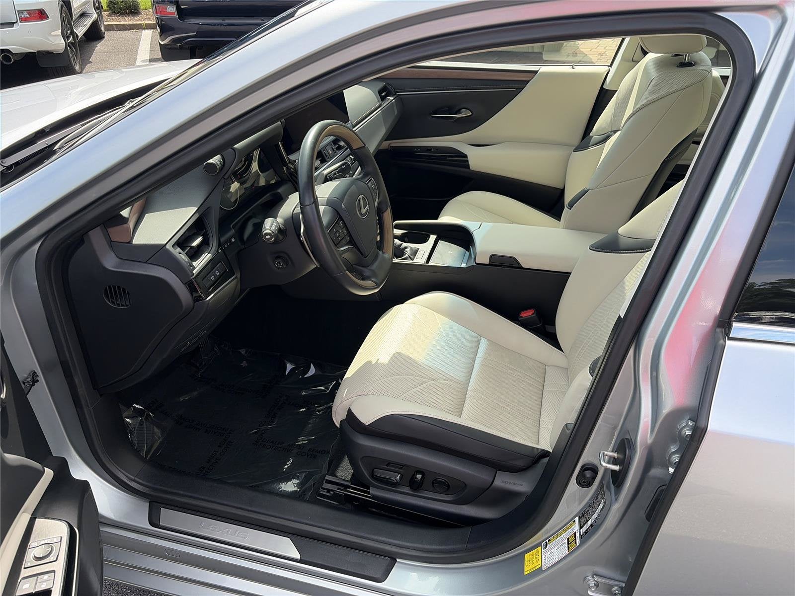 2025 Lexus ES 300h Luxury FWD