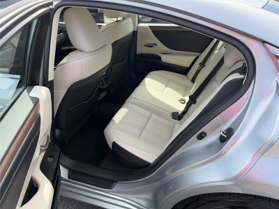 2025 Lexus ES 300h Luxury FWD