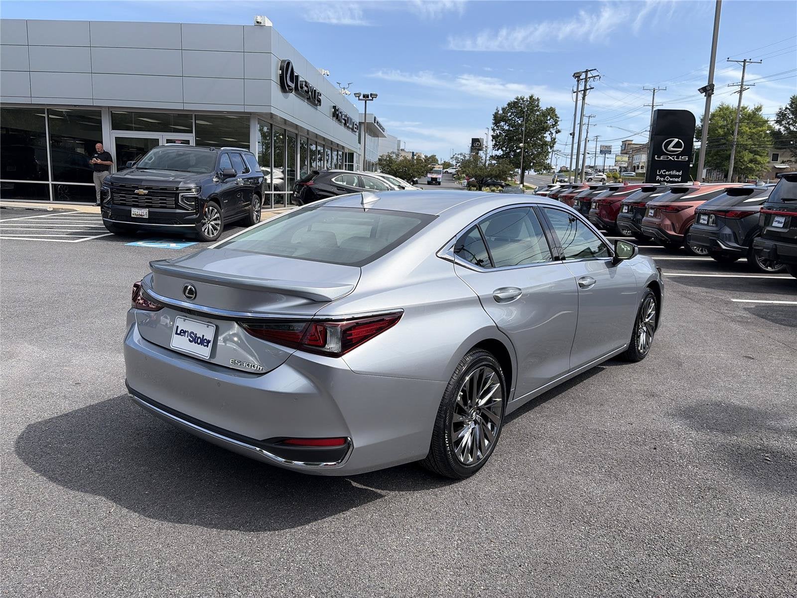2025 Lexus ES 300h Luxury FWD