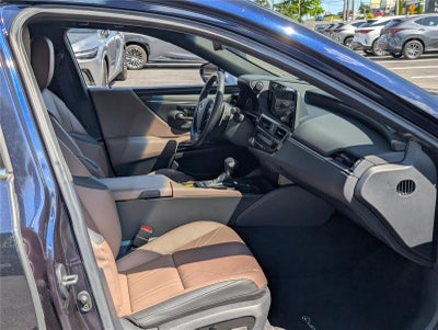 2025 Lexus ES 300h Luxury FWD