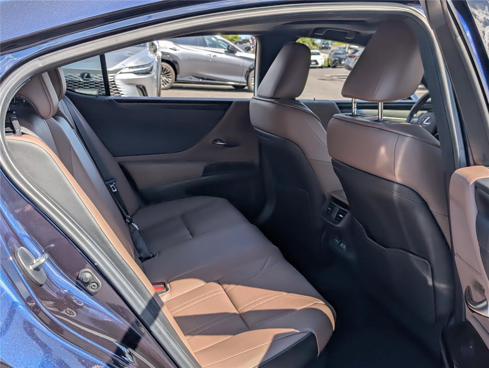 2025 Lexus ES 300h Luxury FWD