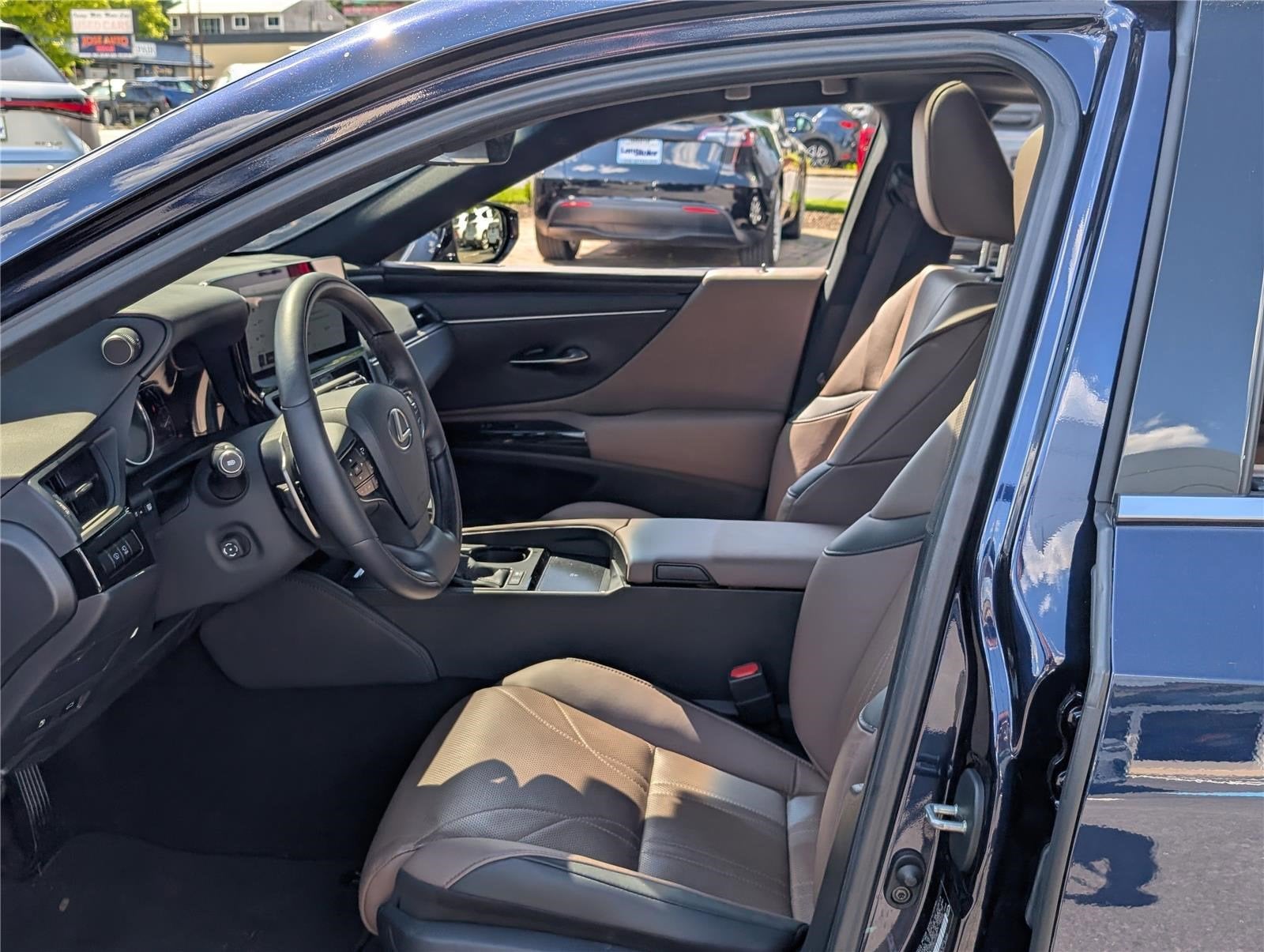 2025 Lexus ES 300h Luxury FWD