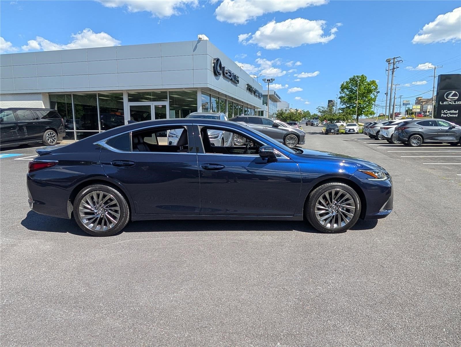 2025 Lexus ES 300h Luxury FWD