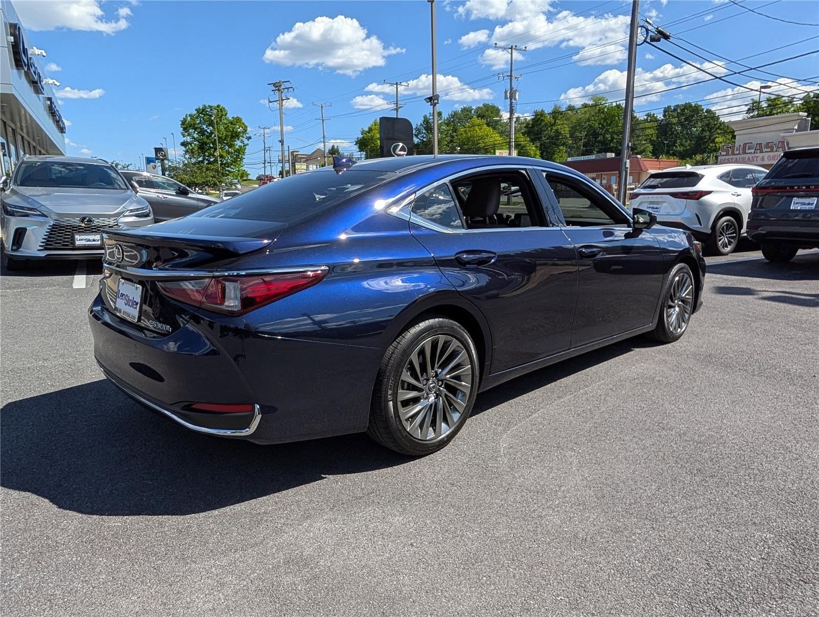 2025 Lexus ES 300h Luxury FWD