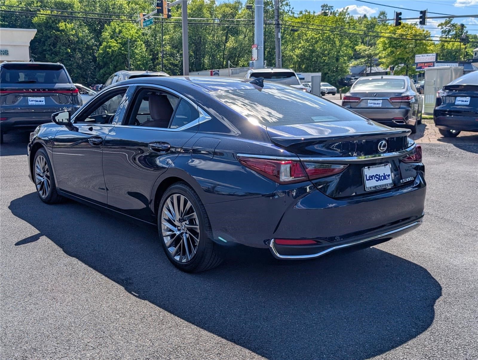 2025 Lexus ES 300h Luxury FWD