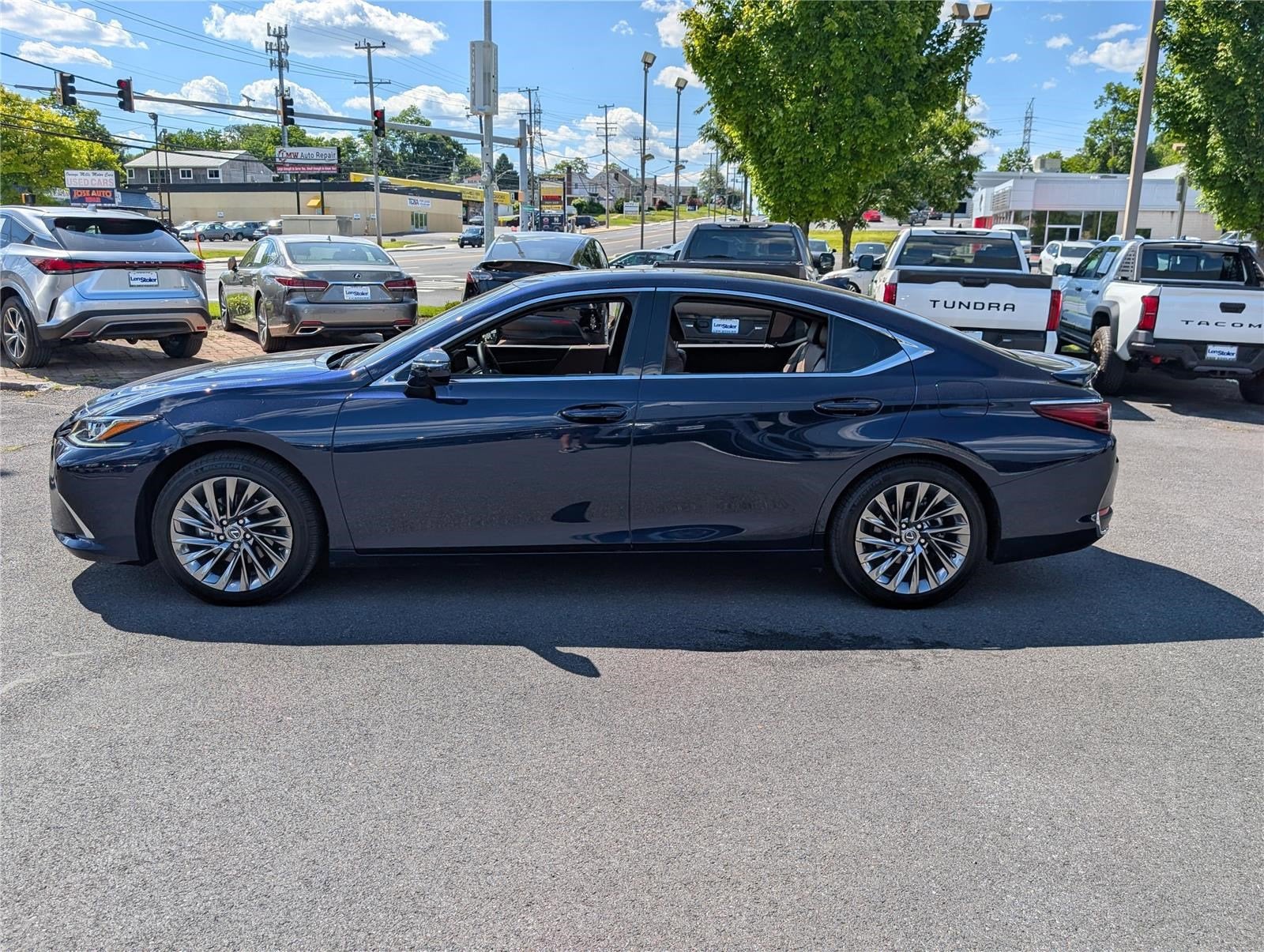 2025 Lexus ES 300h Luxury FWD