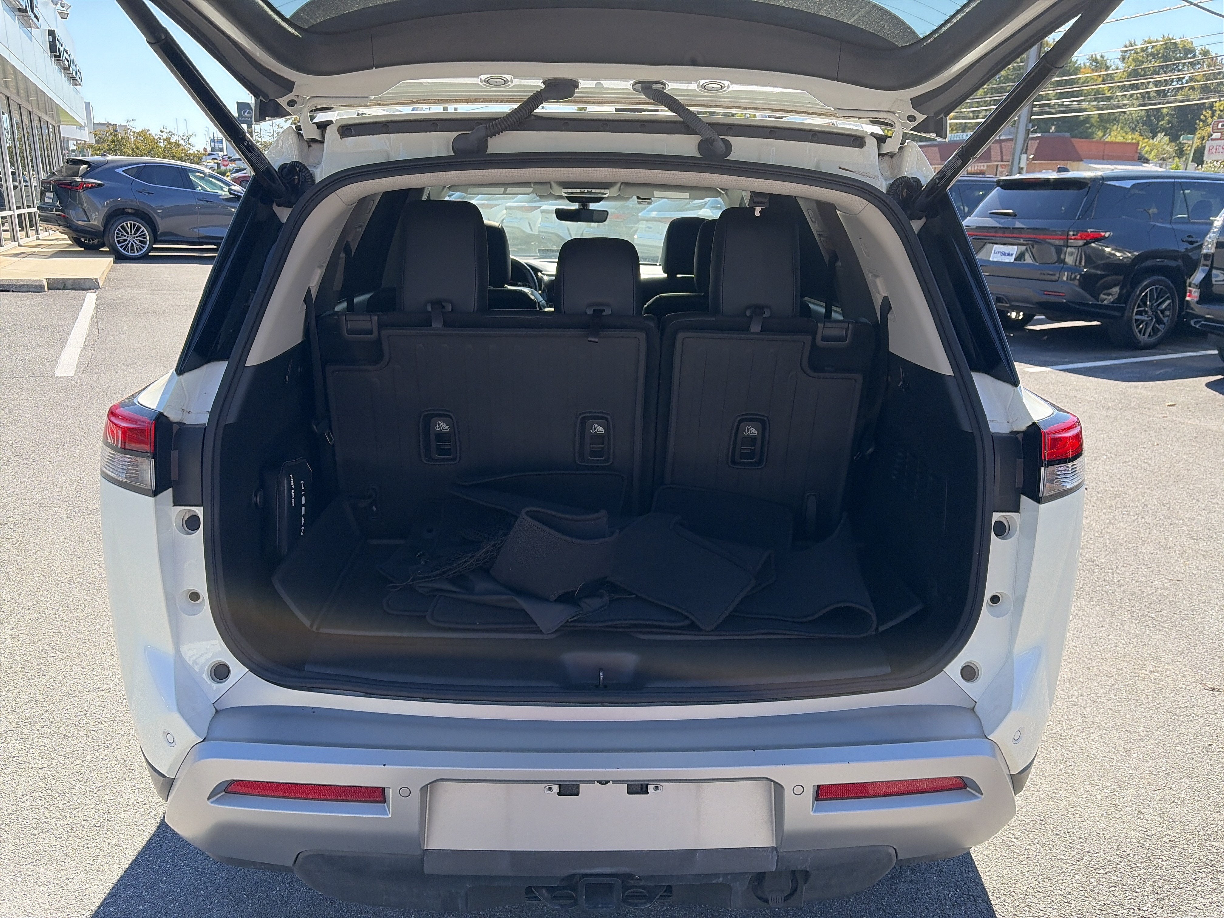 2023 Nissan Pathfinder SL