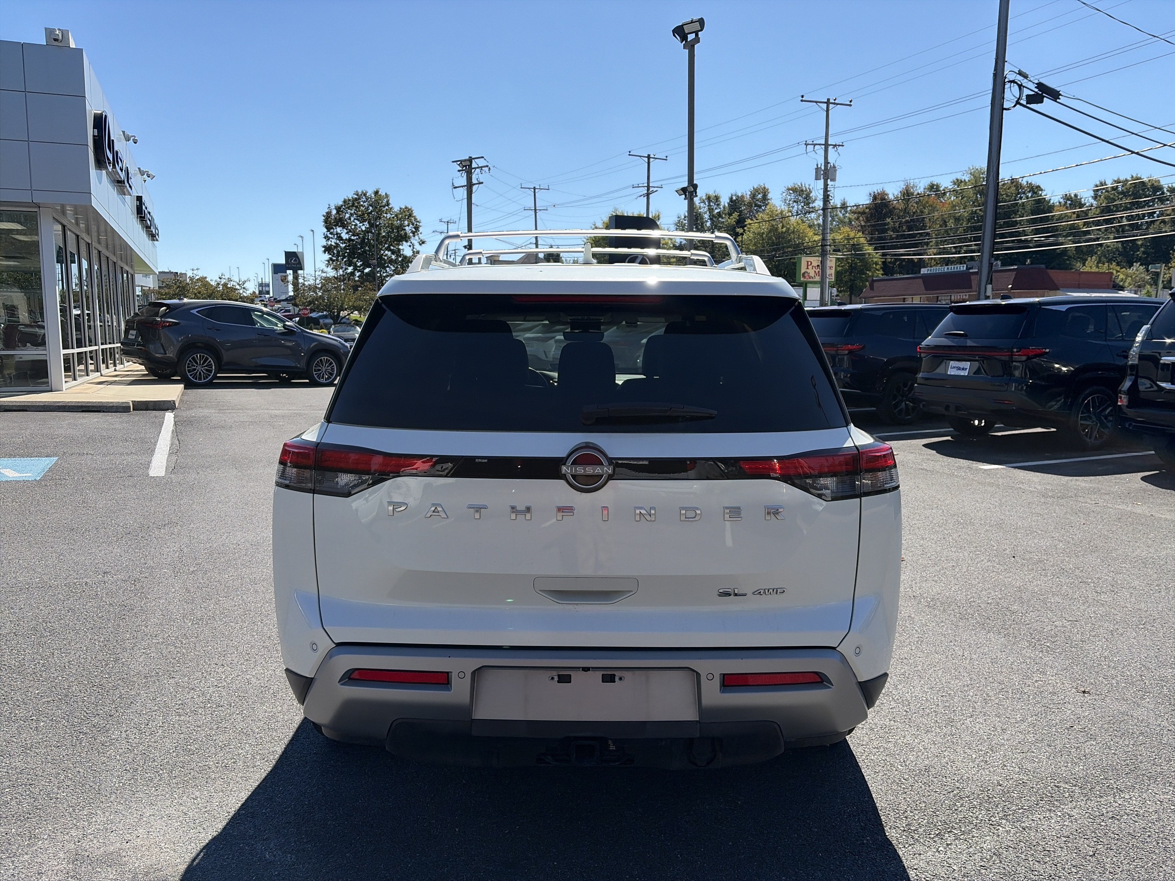 2023 Nissan Pathfinder SL