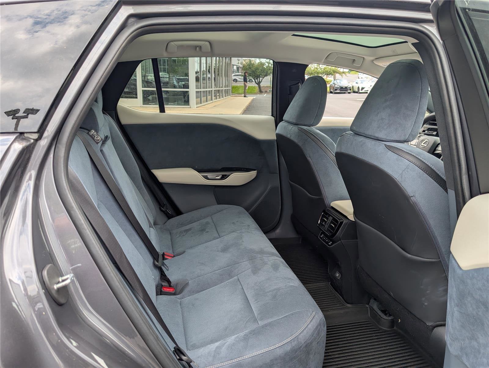 2023 Lexus RZ 450e Luxury AWD
