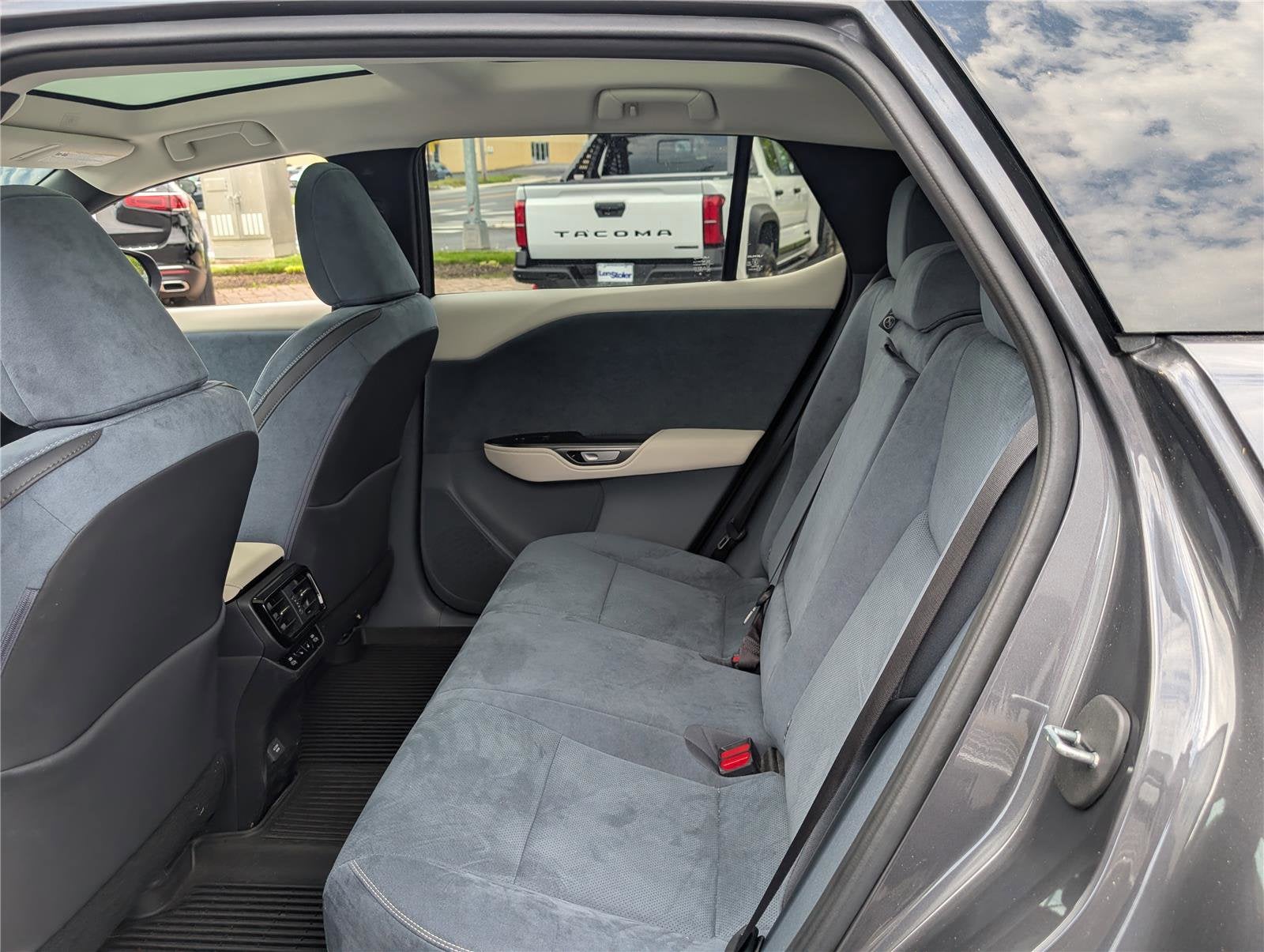 2023 Lexus RZ 450e Luxury AWD