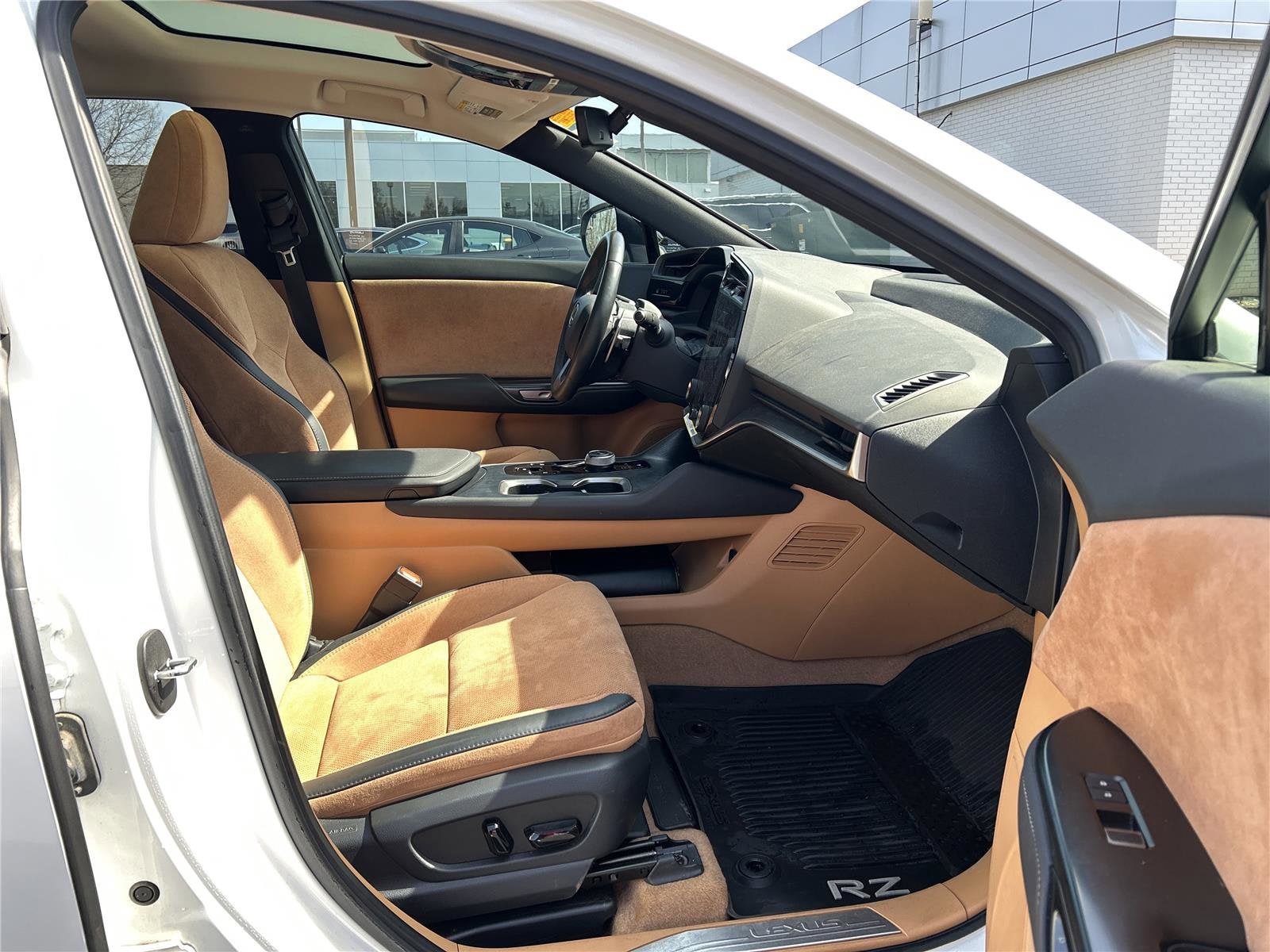 2023 Lexus RZ 450e Luxury AWD