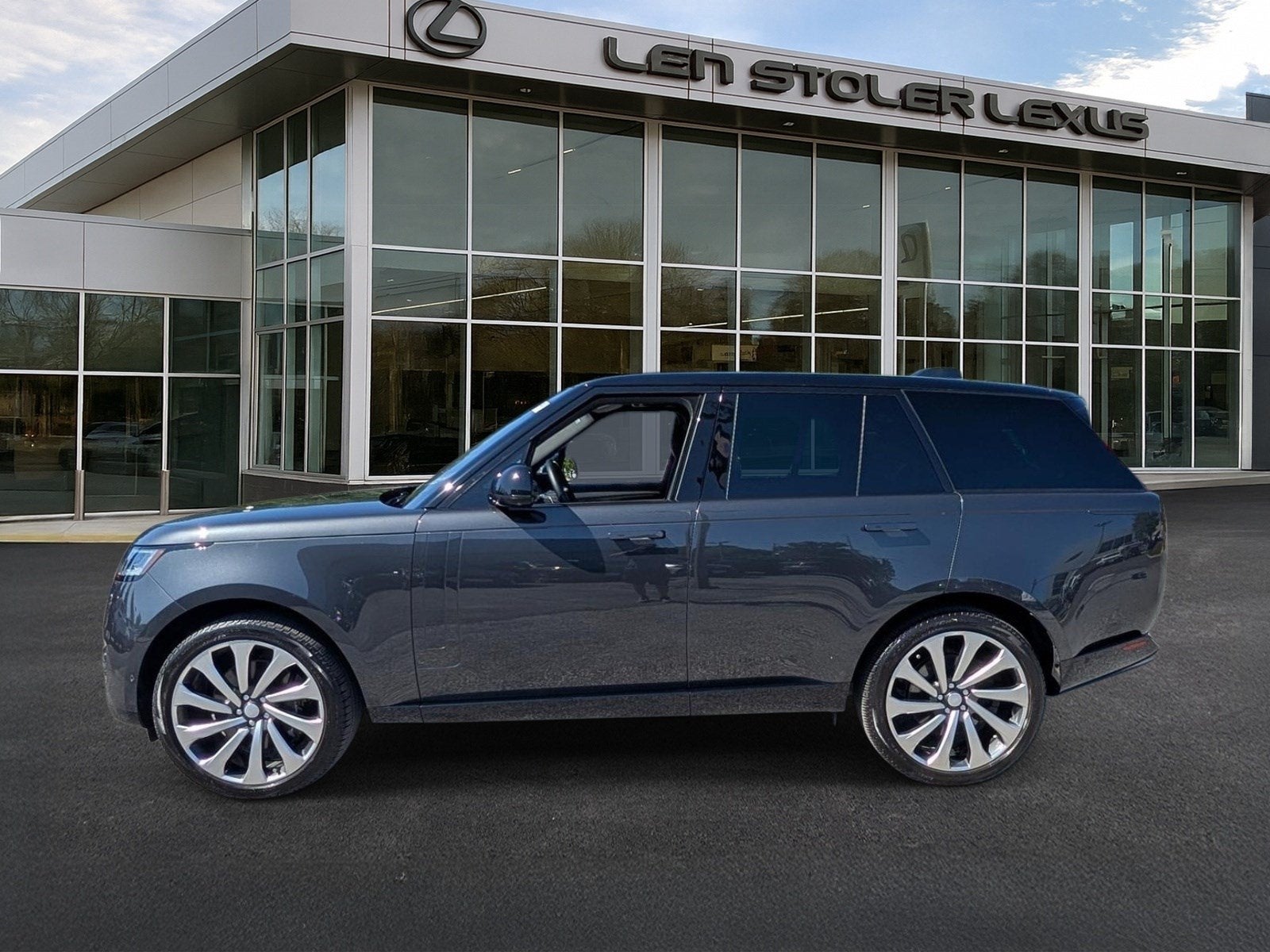 2023 Land Rover Range Rover SE