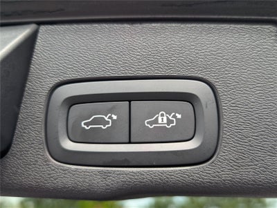 2024 Volvo XC60 Plus Dark Theme
