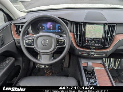 2024 Volvo XC60 Plus Dark Theme