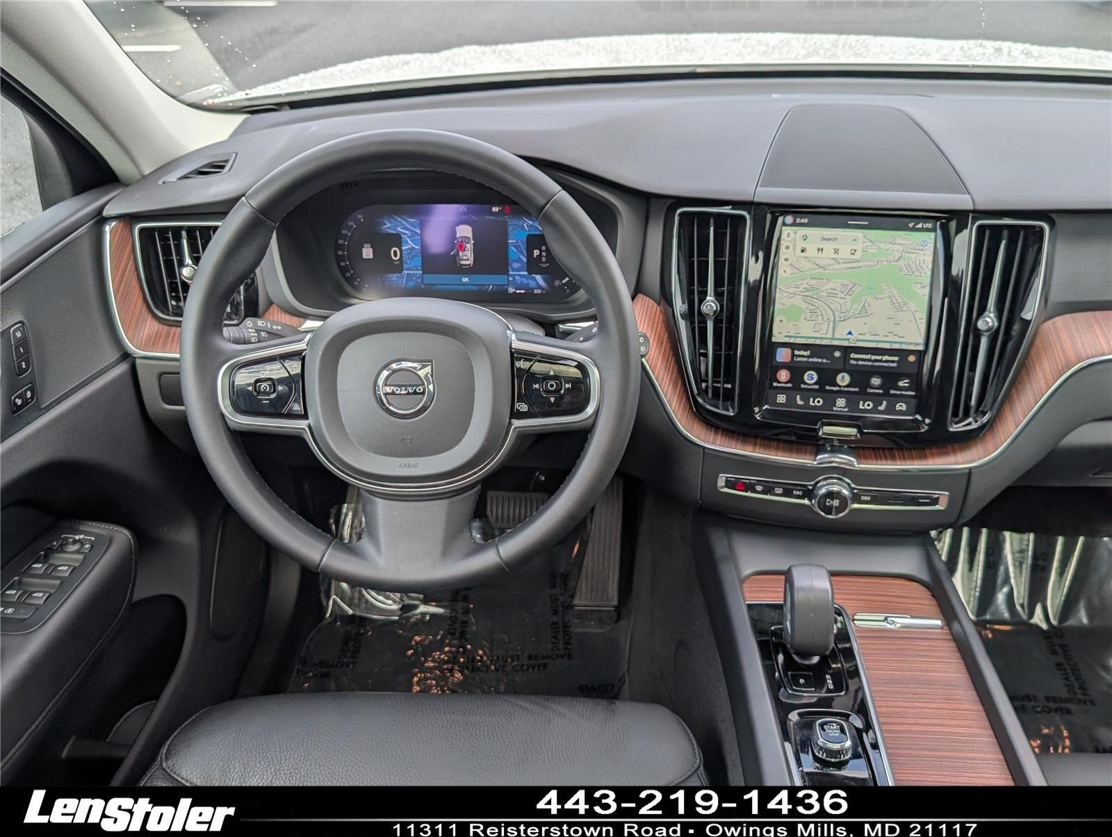 2024 Volvo XC60 Plus Dark Theme