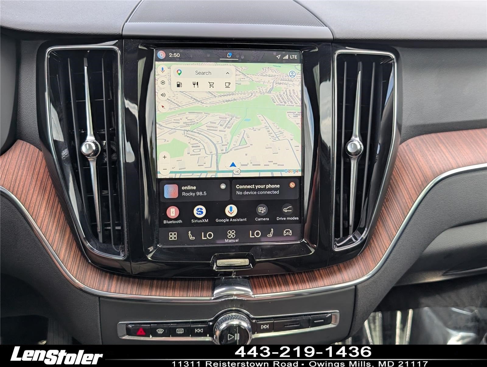 2024 Volvo XC60 Plus Dark Theme