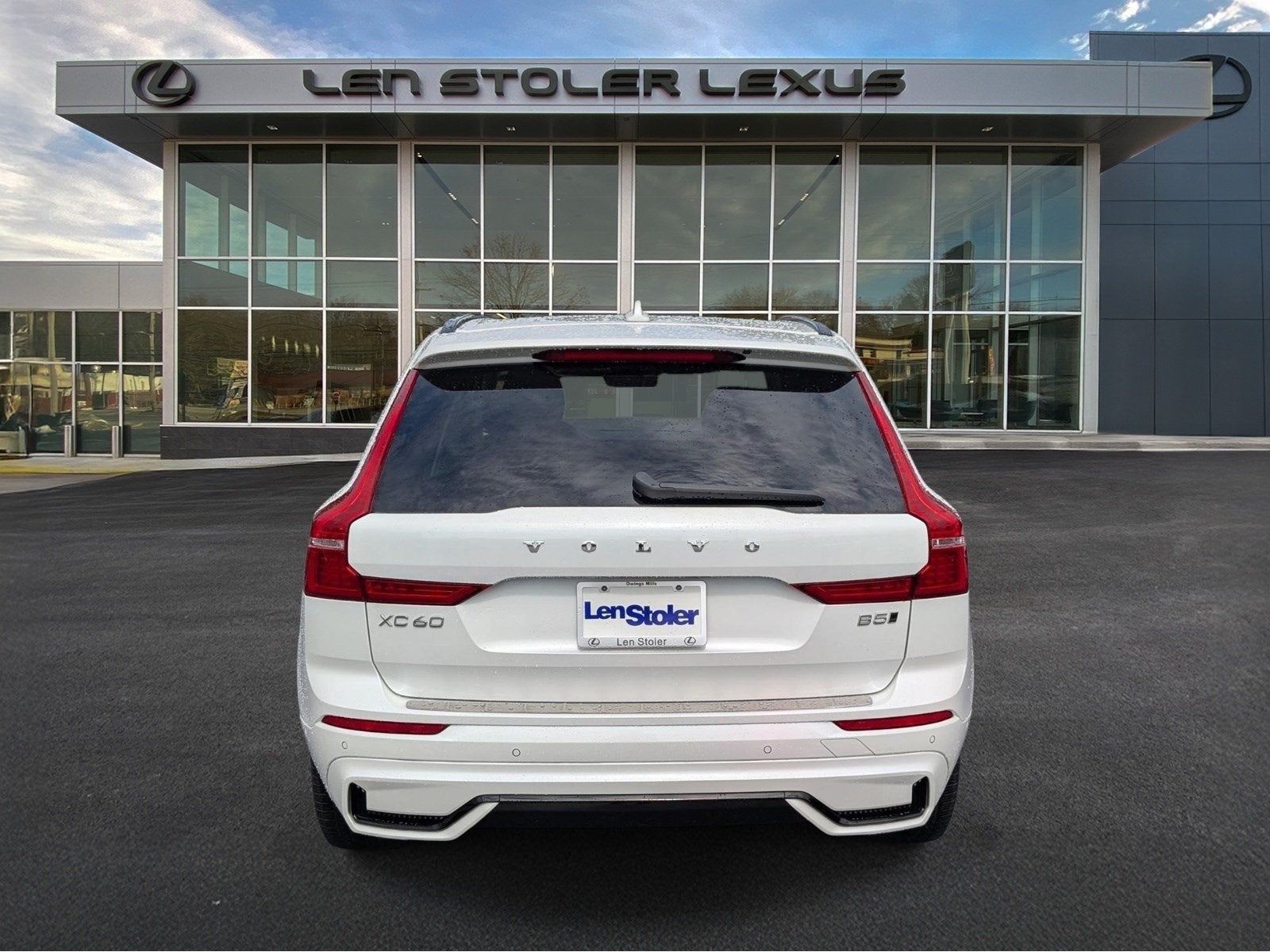 2024 Volvo XC60 Plus Dark Theme