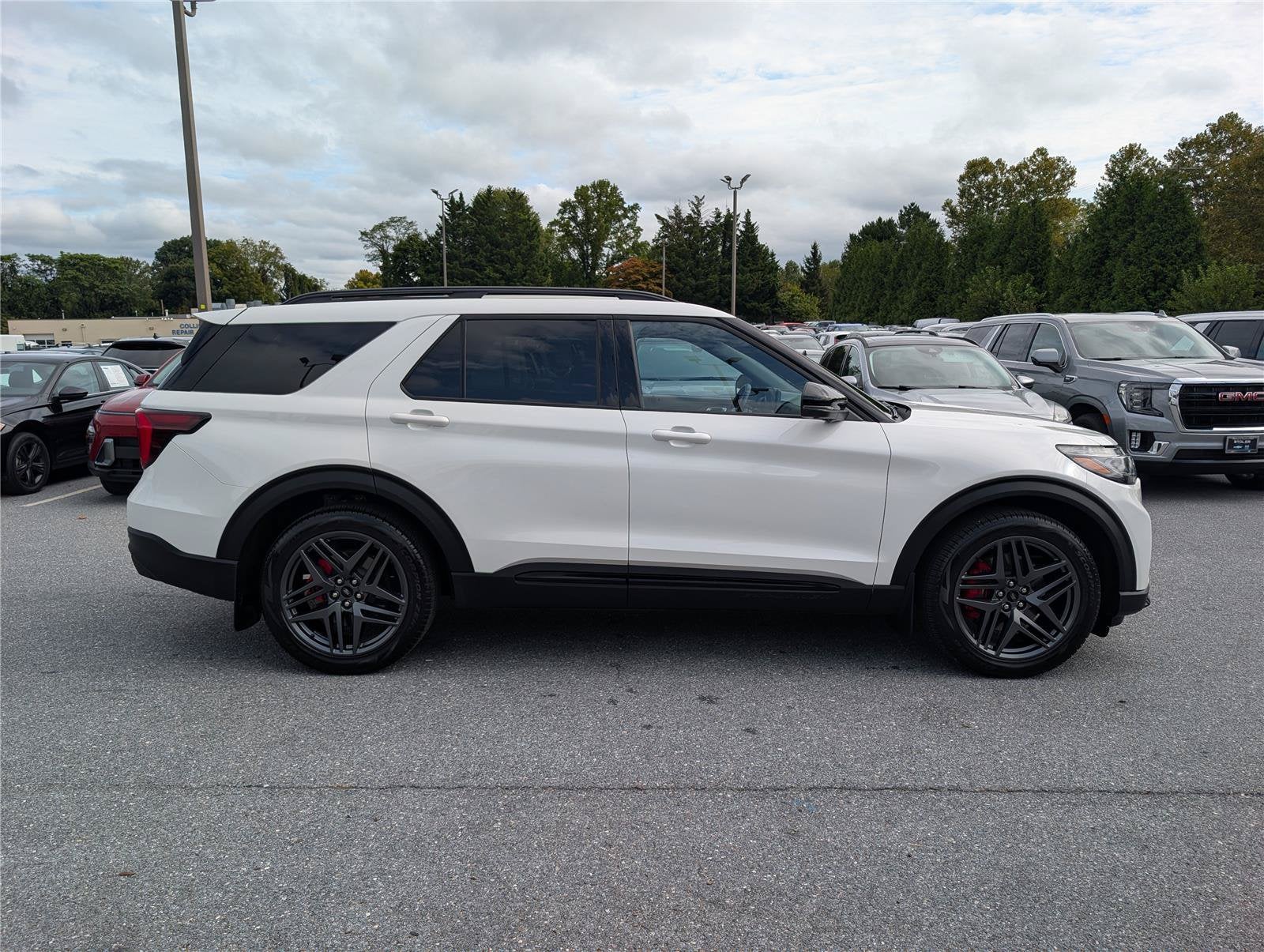 2025 Ford Explorer ST