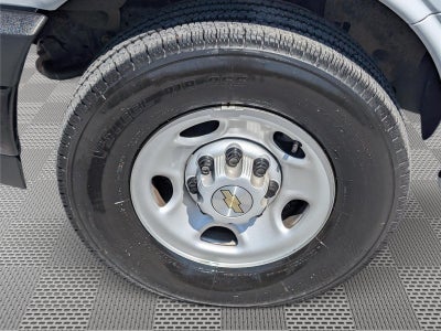 2025 Chevrolet Express Passenger 1LS
