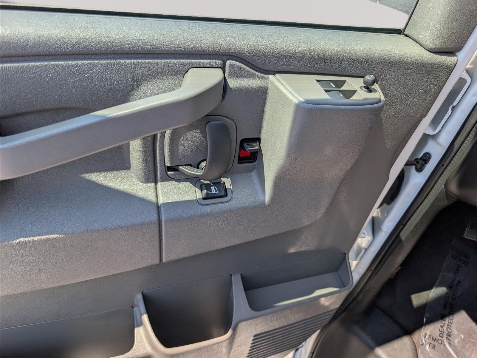 2025 Chevrolet Express Passenger 1LS