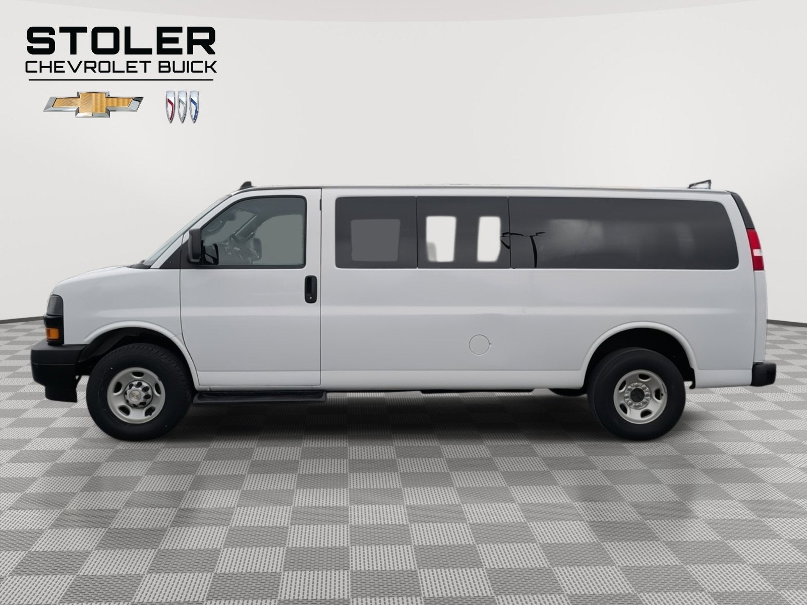 2023 Chevrolet Express Passenger 3500 1LS