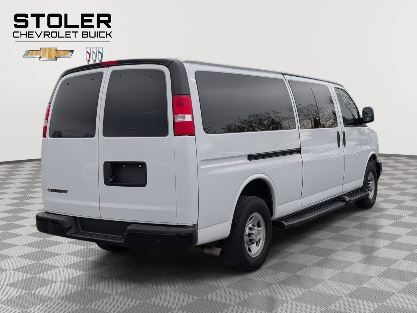 2023 Chevrolet Express Passenger 3500 1LS