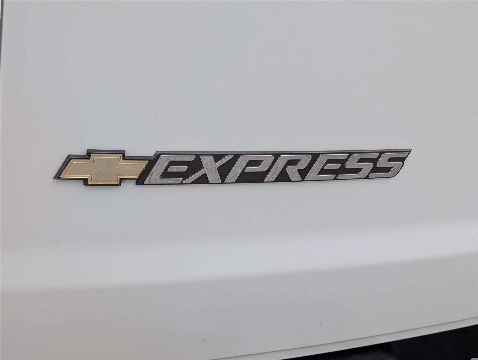 2023 Chevrolet Express Passenger 3500 1LS