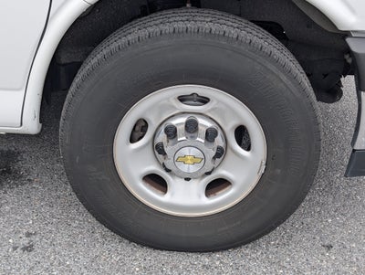 2025 Chevrolet Express Passenger 1LT