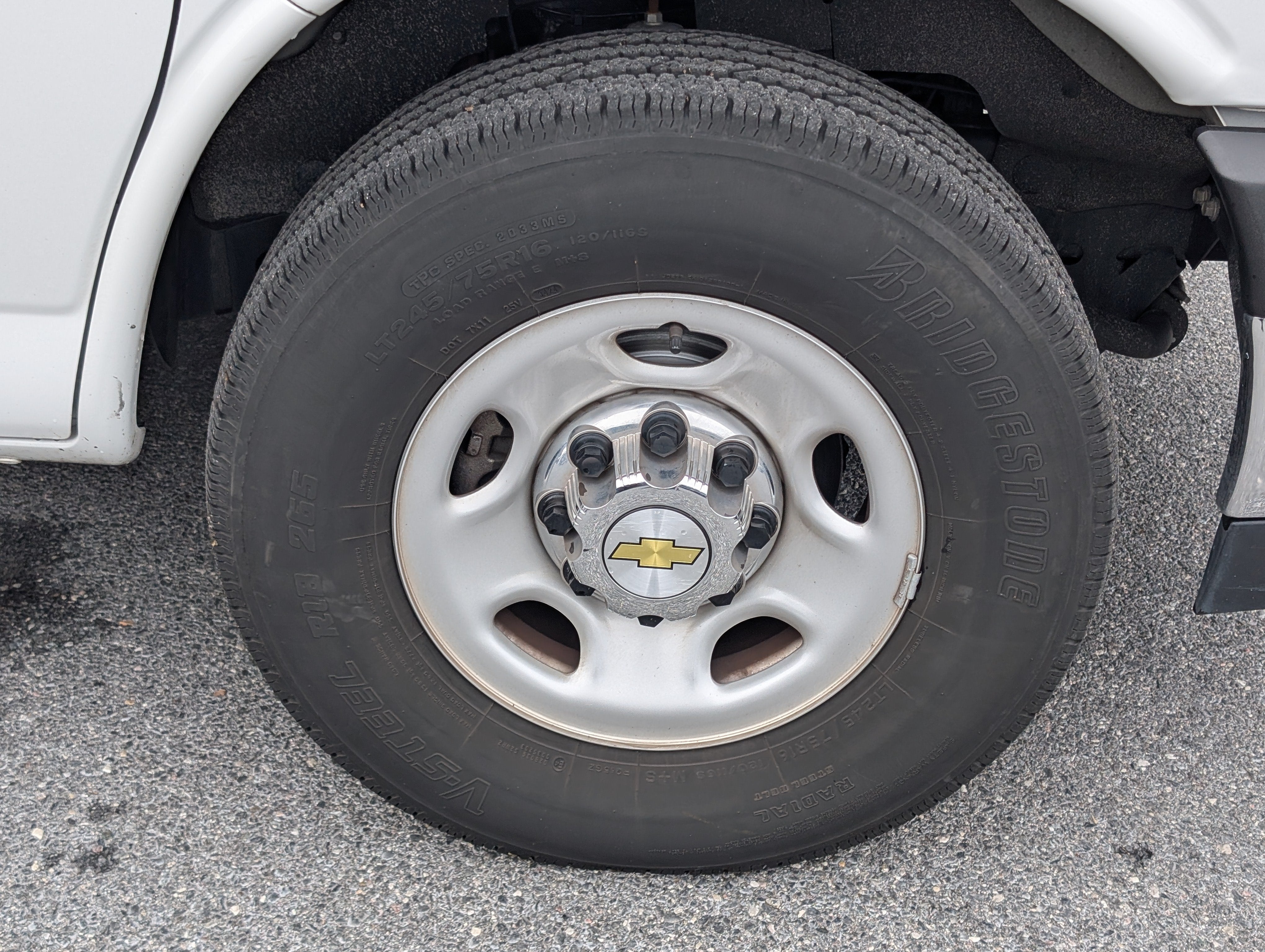 2025 Chevrolet Express Passenger 1LT