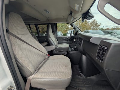2025 Chevrolet Express Passenger 1LT
