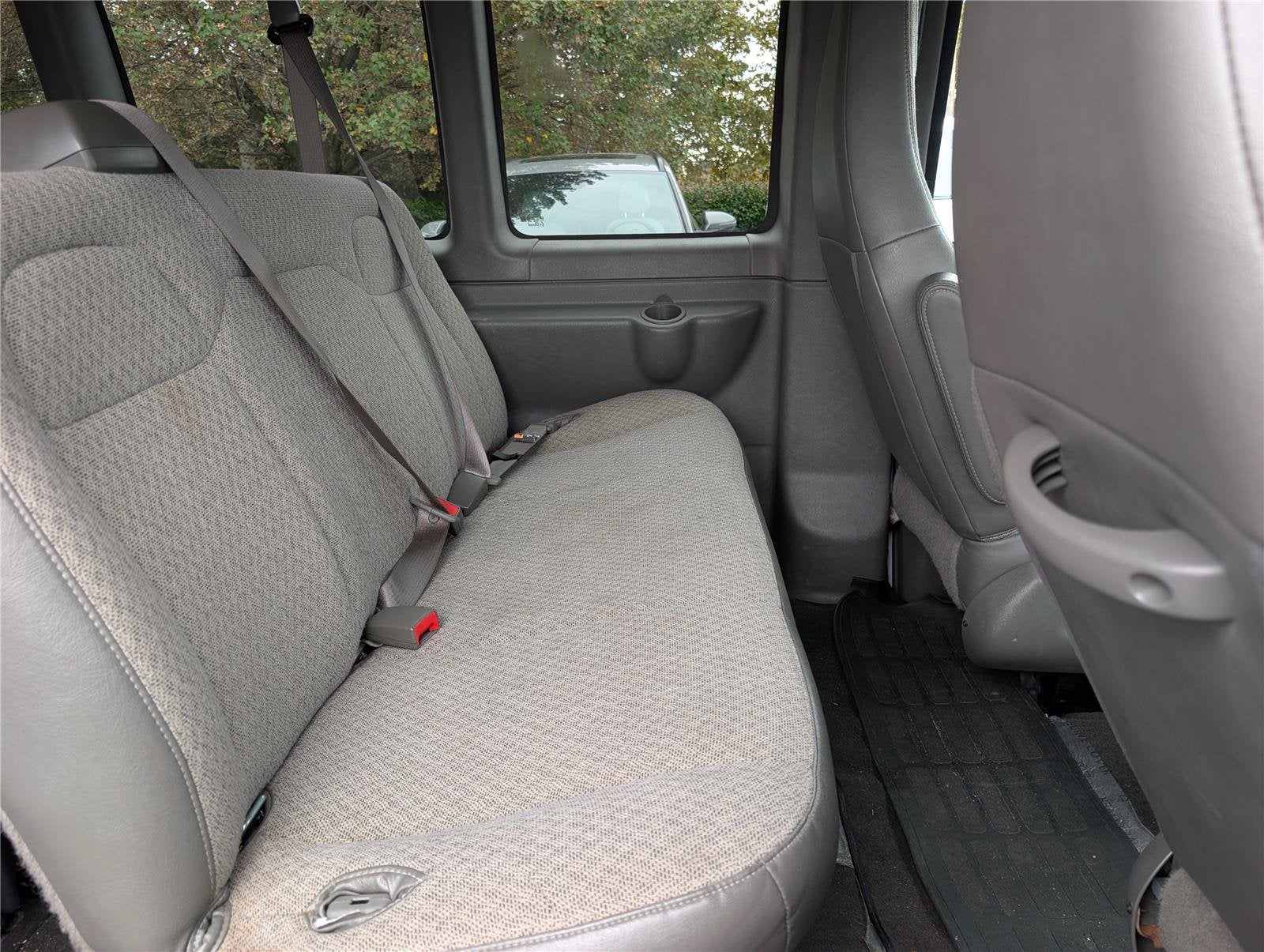 2025 Chevrolet Express Passenger 1LT