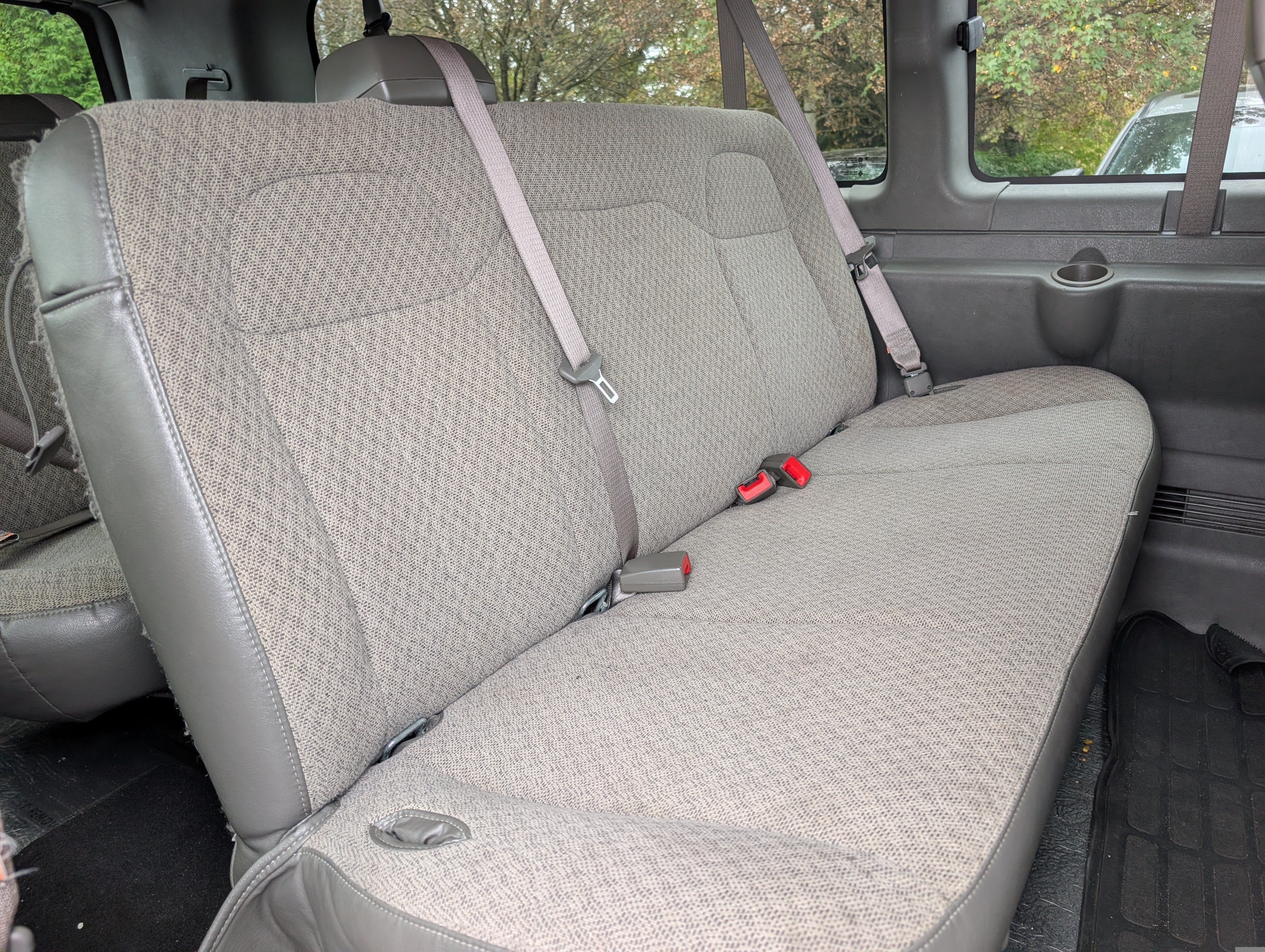2025 Chevrolet Express Passenger 1LT