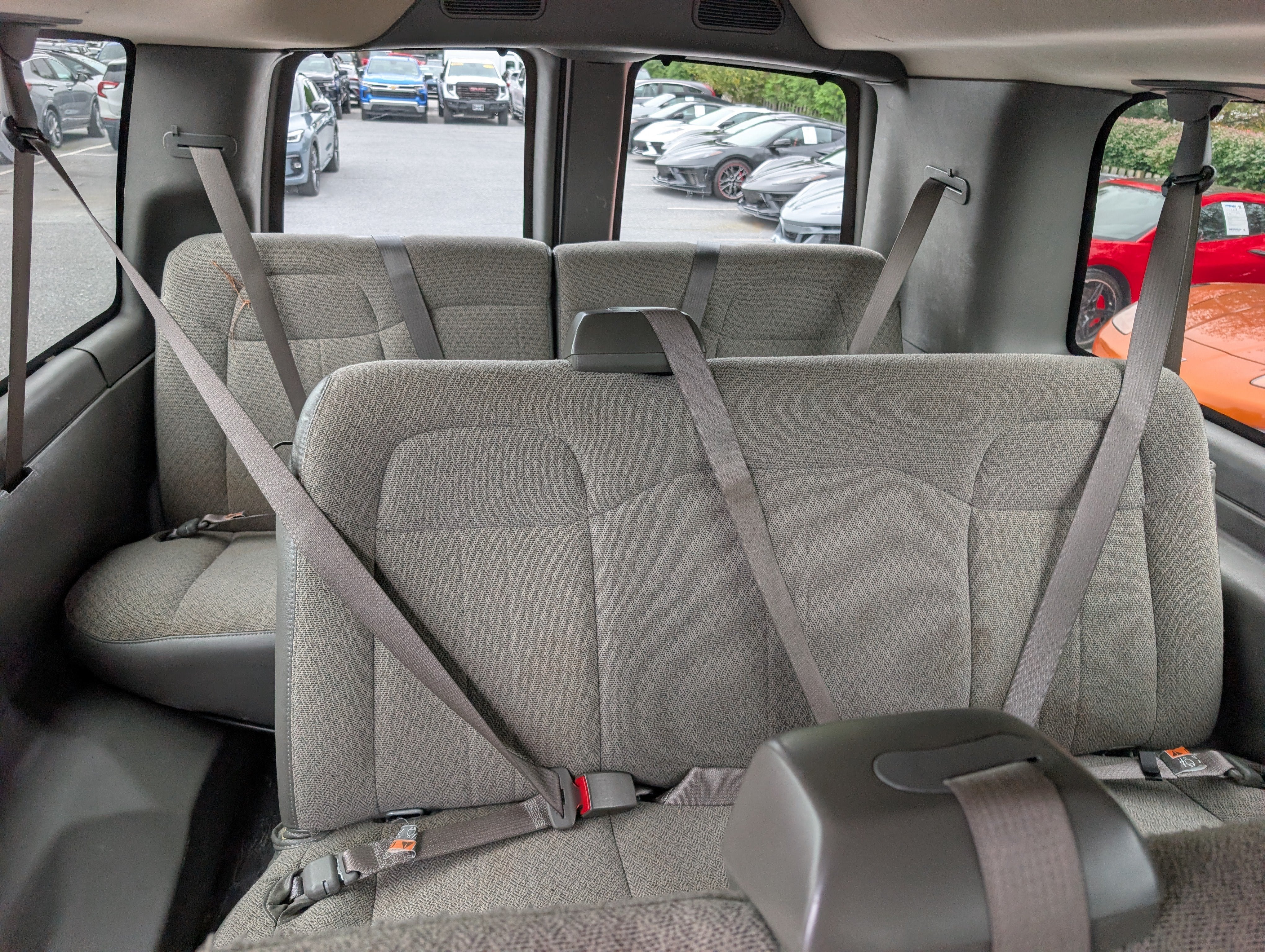 2025 Chevrolet Express Passenger 1LT