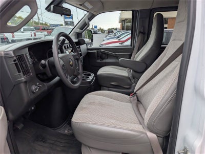 2025 Chevrolet Express Passenger 1LT