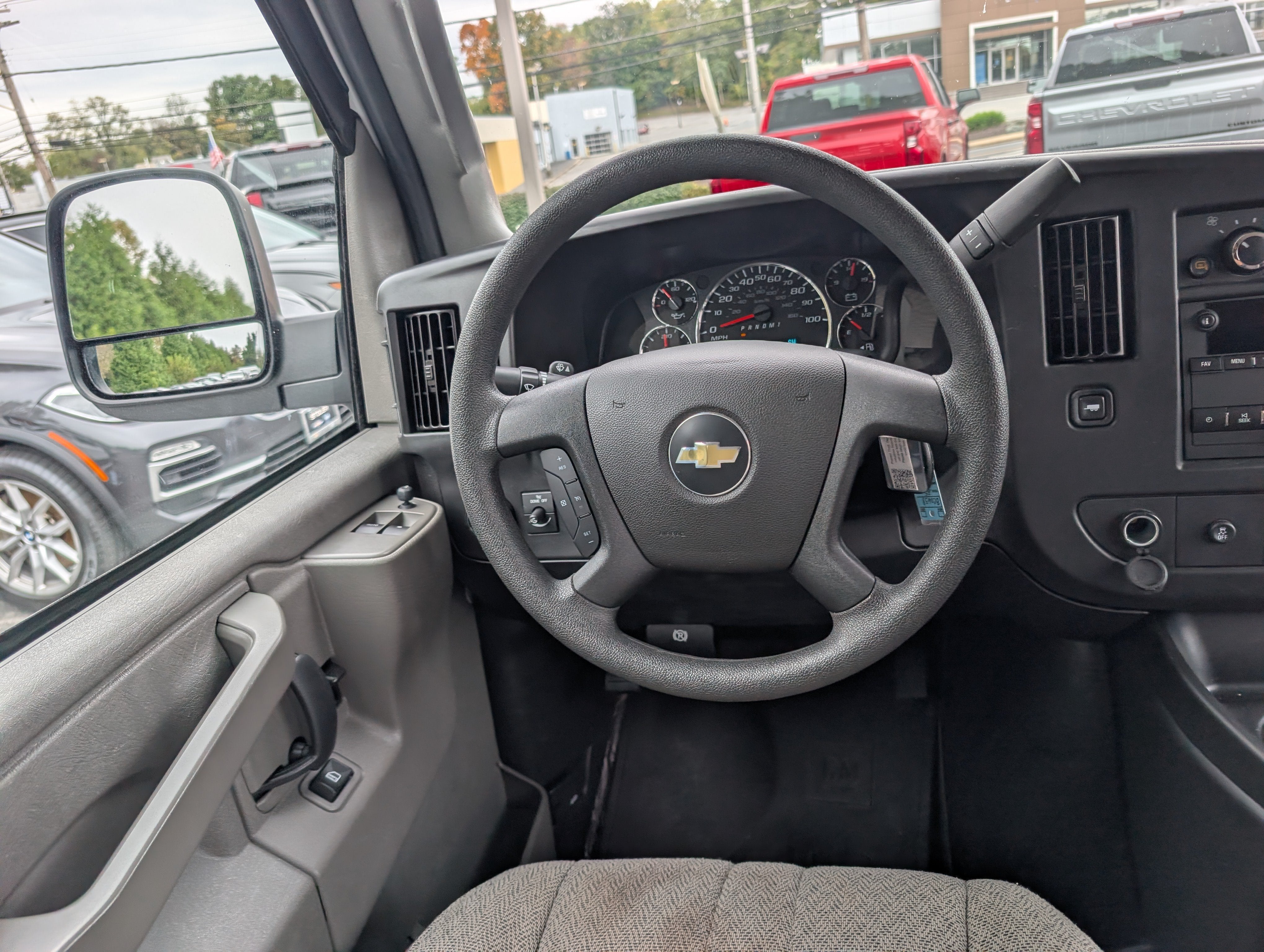 2025 Chevrolet Express Passenger 1LT