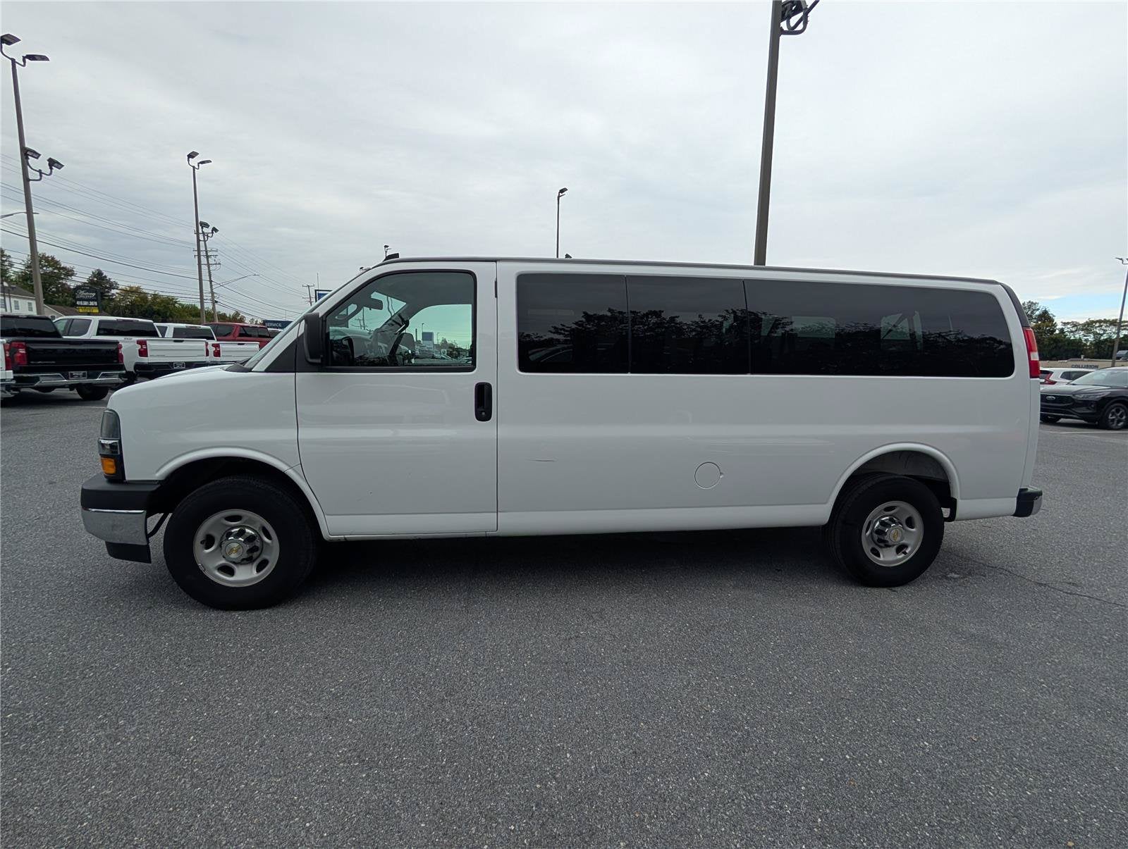 2025 Chevrolet Express Passenger 1LT