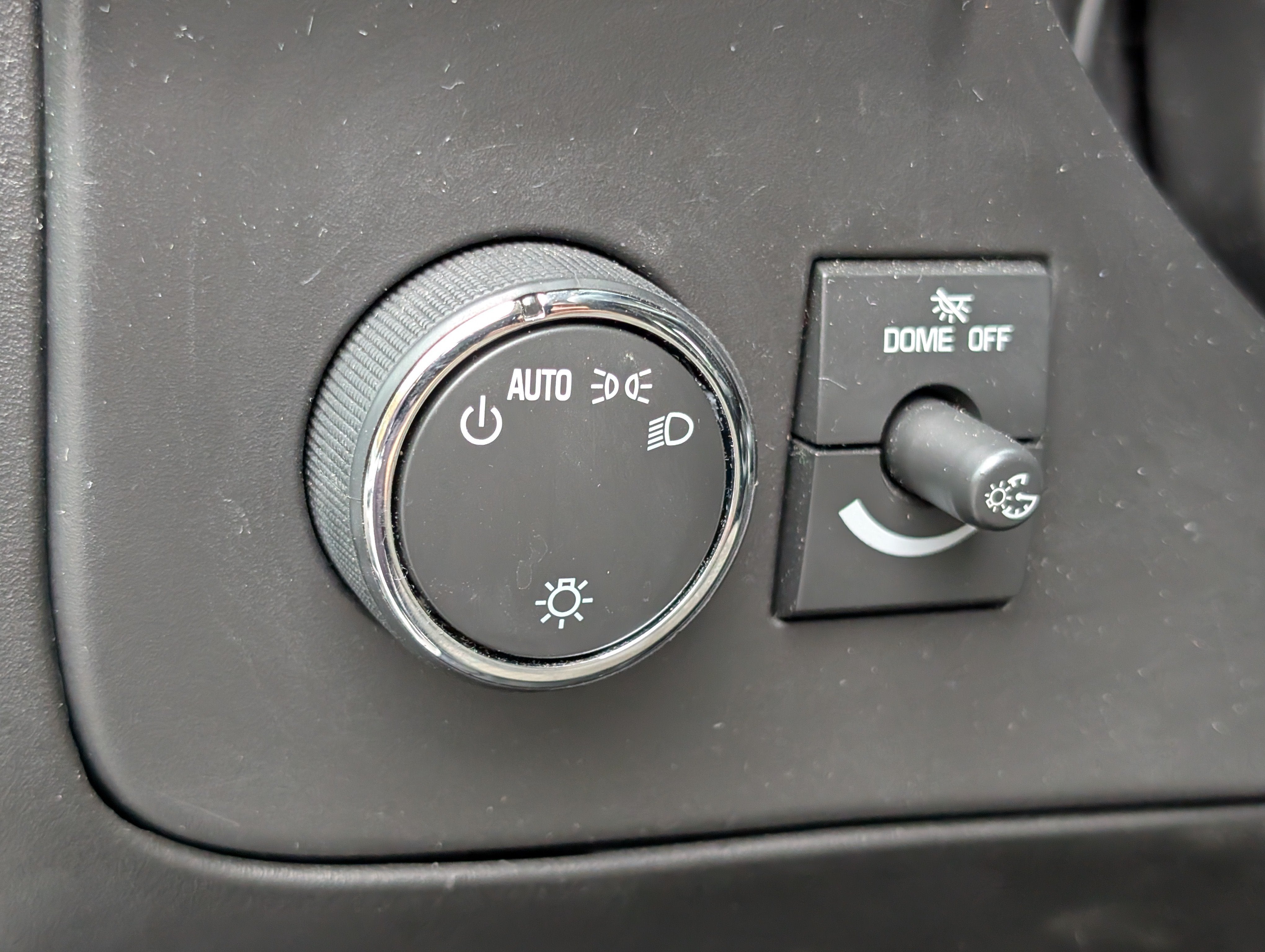 2025 Chevrolet Express Passenger 1LT