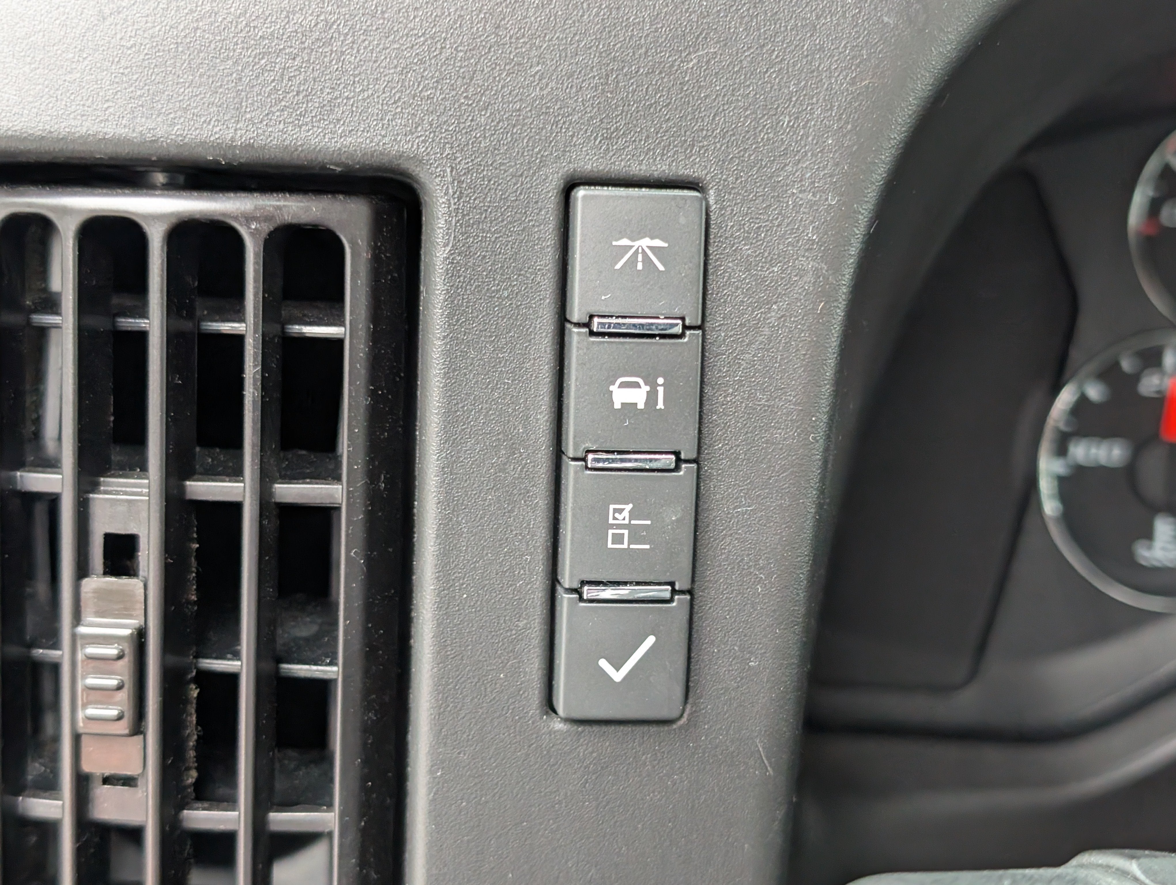 2025 Chevrolet Express Passenger 1LT