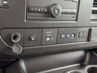 2025 Chevrolet Express Passenger 1LT