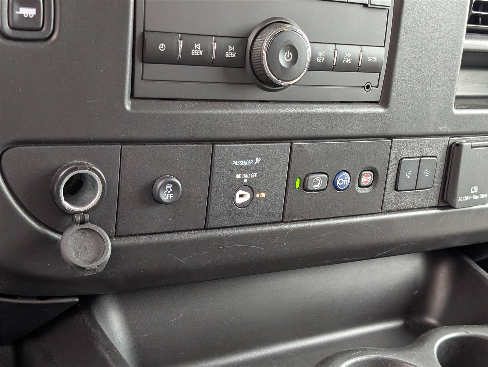 2025 Chevrolet Express Passenger 1LT