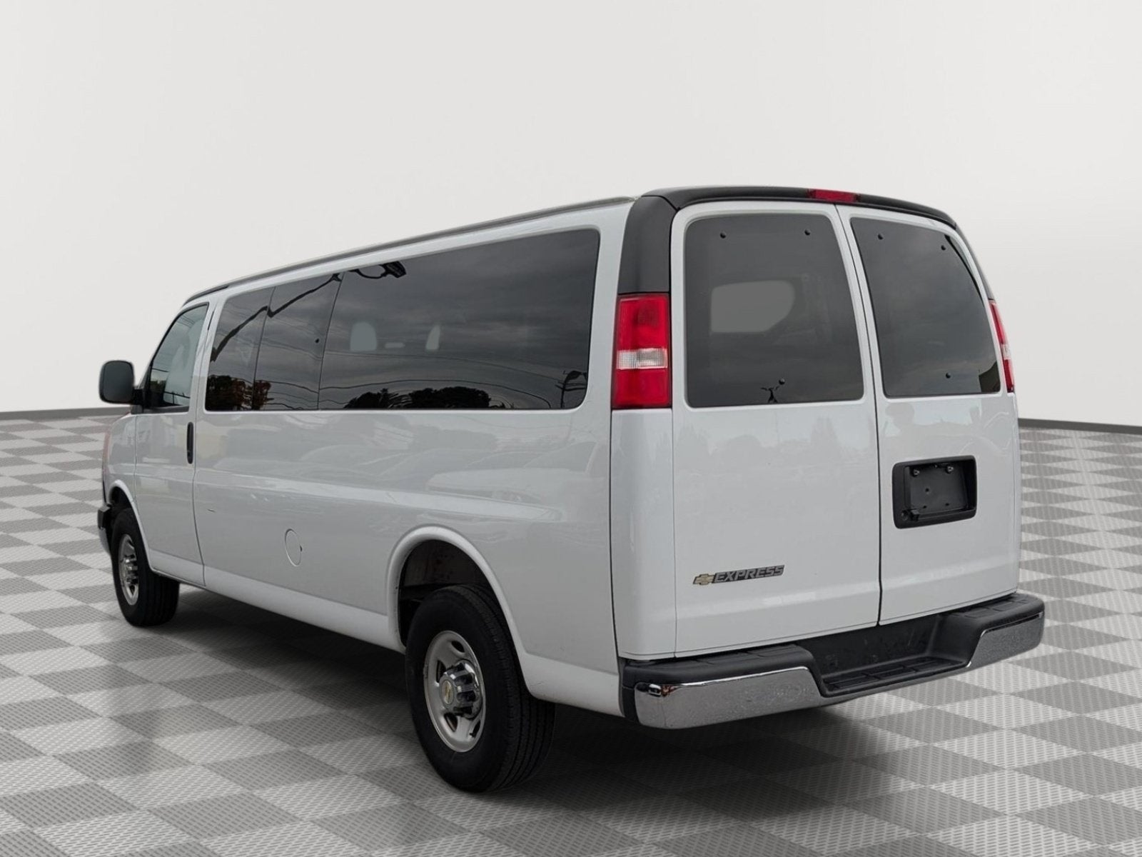 2025 Chevrolet Express Passenger 1LT