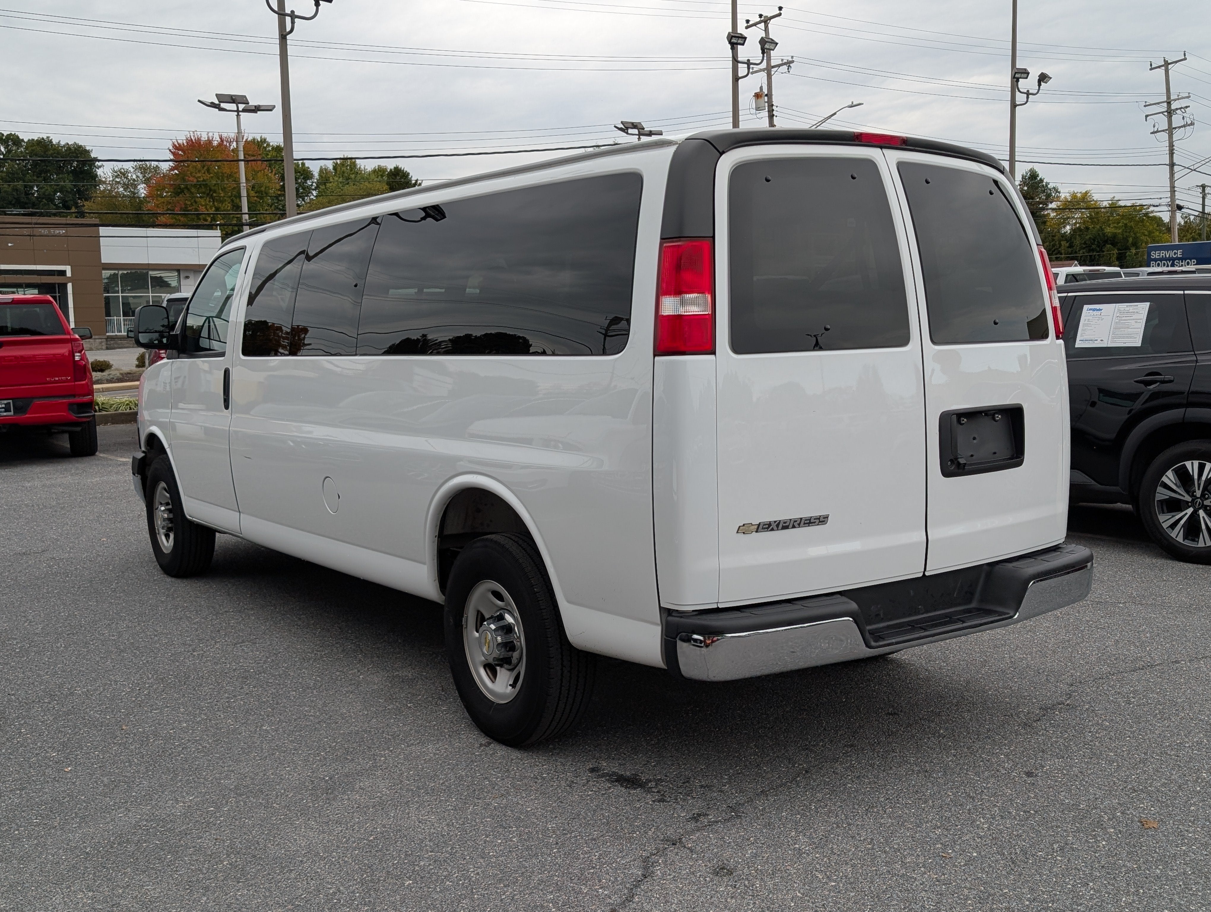 2025 Chevrolet Express Passenger 1LT