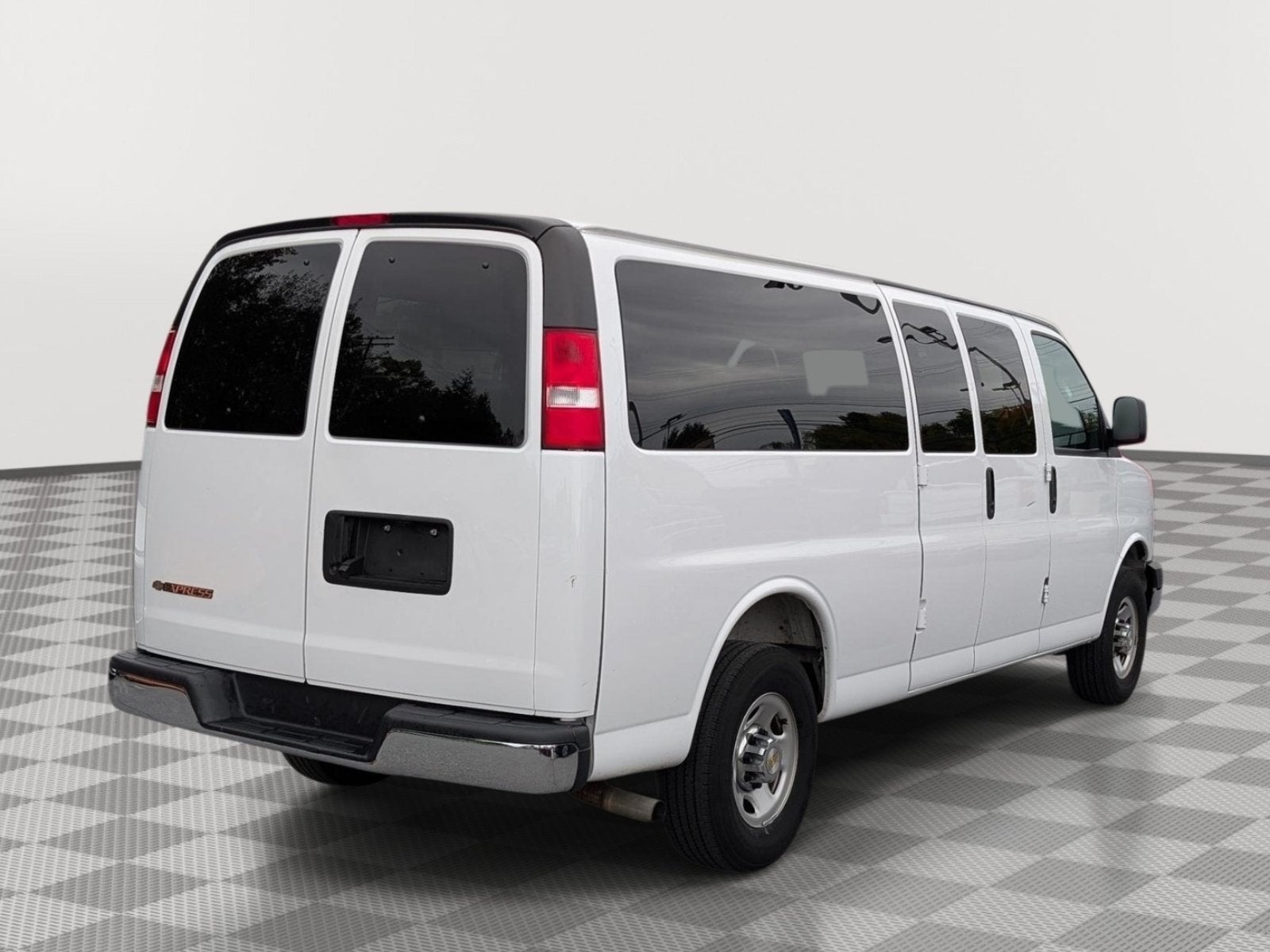 2025 Chevrolet Express Passenger 1LT