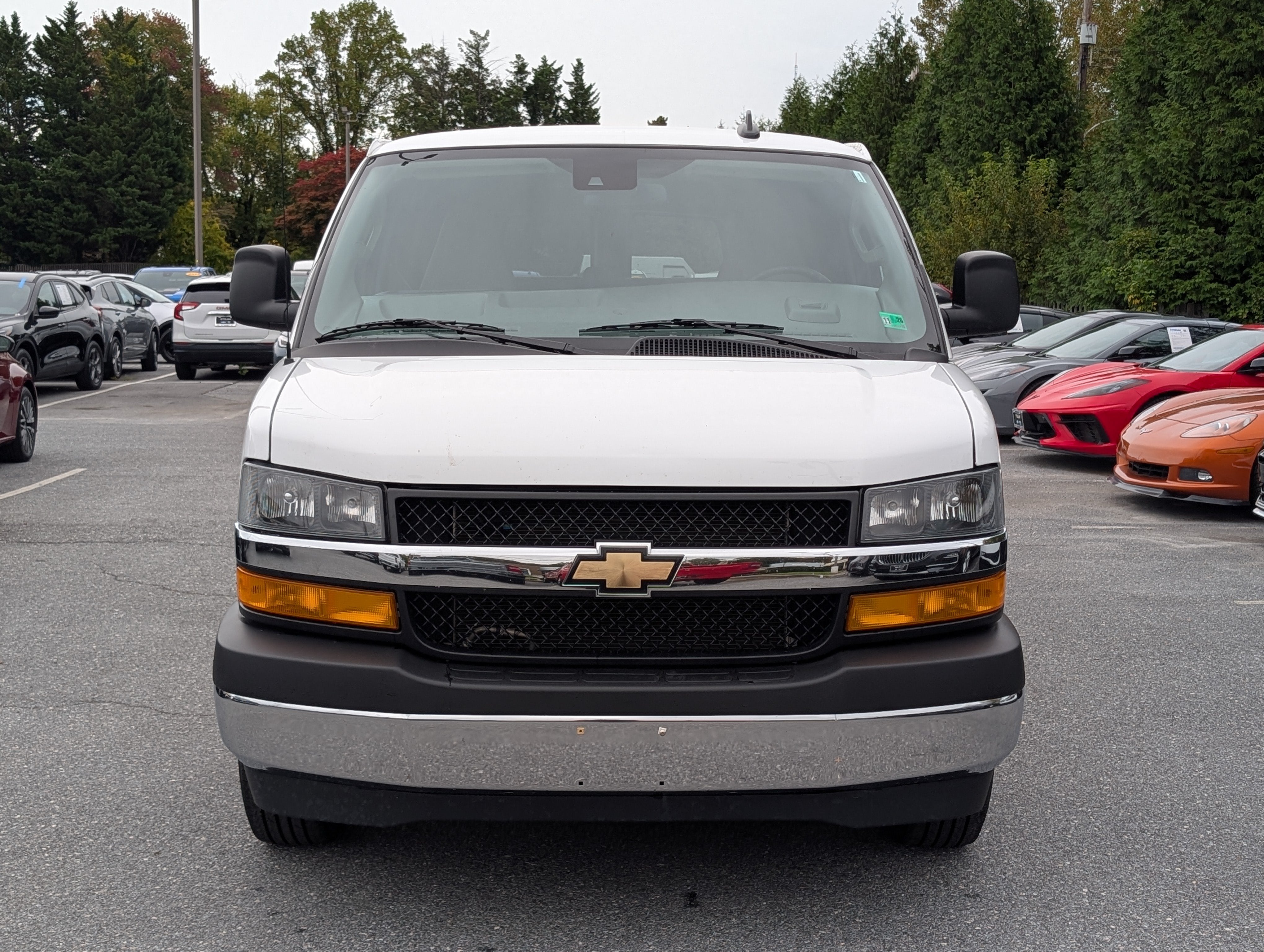 2025 Chevrolet Express Passenger 1LT