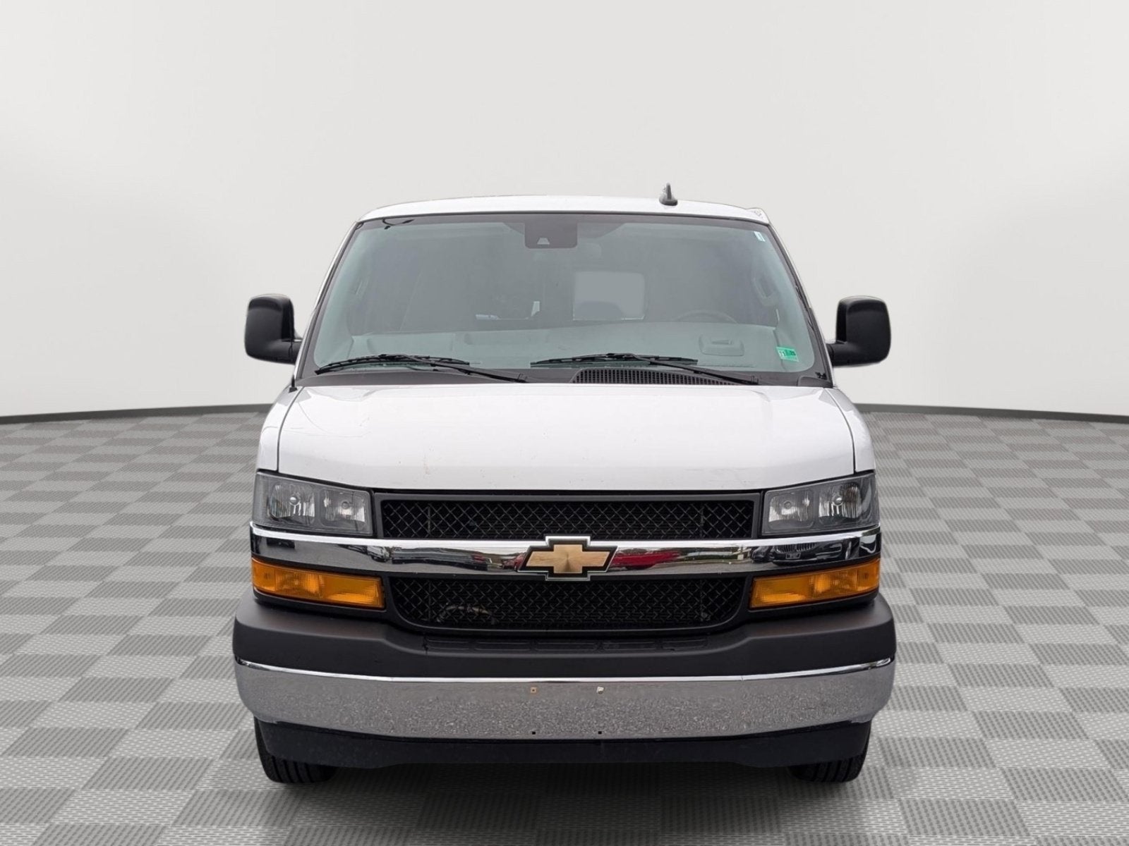 2025 Chevrolet Express Passenger 1LT