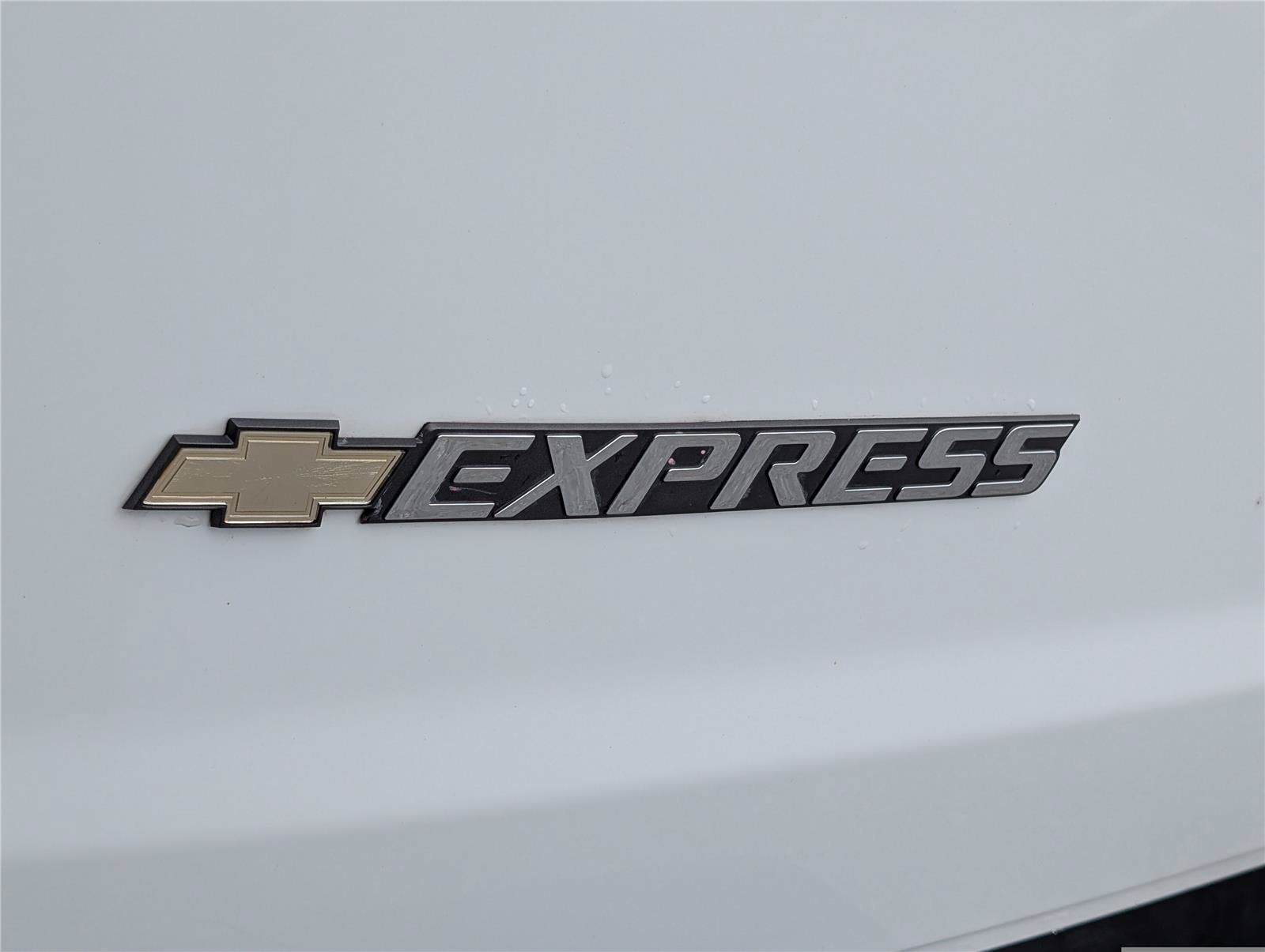 2025 Chevrolet Express Passenger 1LT