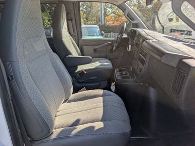 2025 Chevrolet Express Passenger 1LT